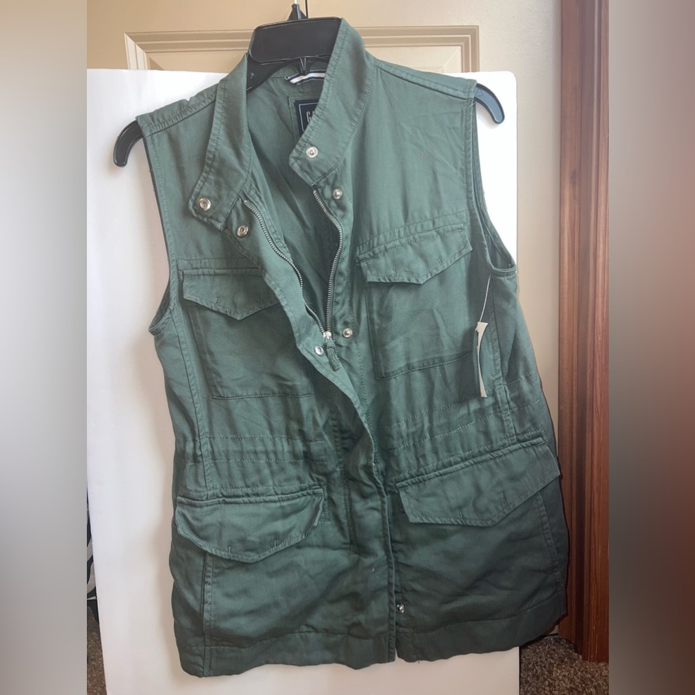 Army green super fun Old Navy vest